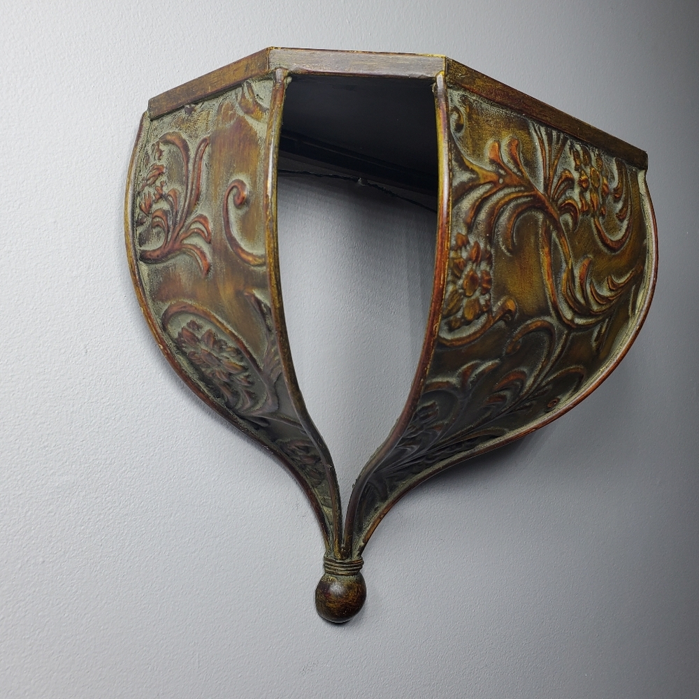 Large Ornate Tuscan Style Metal Wall Sconce 12" x 11" x 6" - Picture 4 of 10
